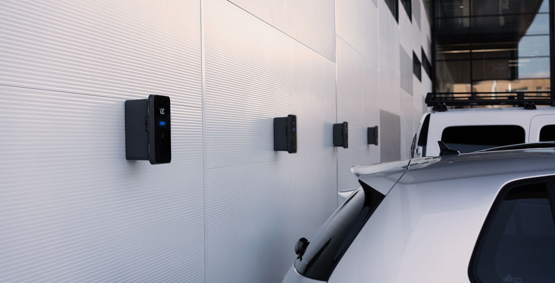 Vraie borne V2C Trydan Pro sur un parking professionnel